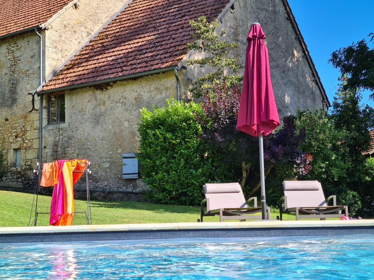 ホテル Ferme De Tayac - Charme Avec Pool Les Eyzies エクステリア 写真